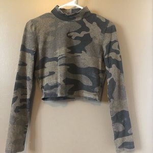 Aritzia camo crop mock neck